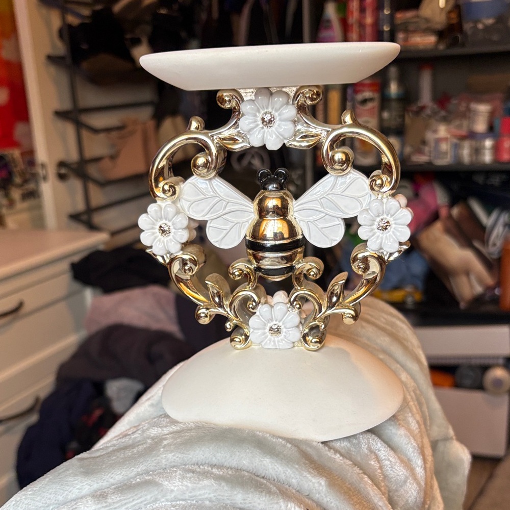 Bed Bath & Beyond White and Gold Floral Bee Candle Holder